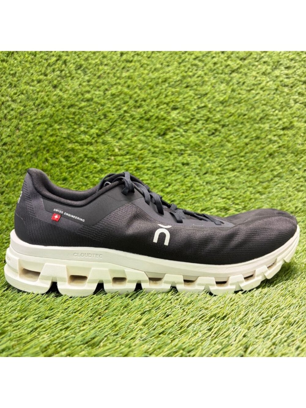 On Cloudflow 4 Mens Size 11.5 Black Athletic Running Walking Shoes Sneakers